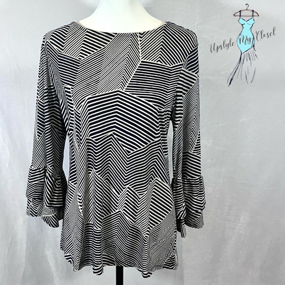 Long layered bell sleeve navy and cream jacquard print top size medium
